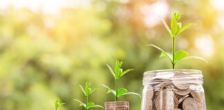 Dlaczego dziecko płacze przed zrobieniem kupy?