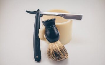 Jak włożyć żyletkę w brzytwie